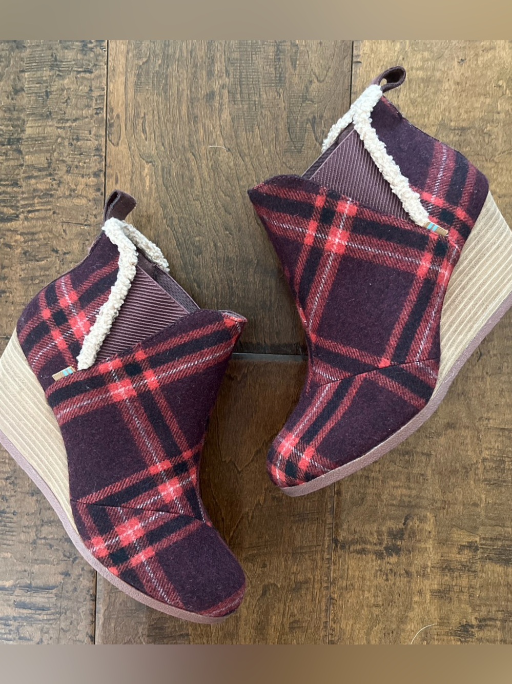 TOMS Kelsey barn red and black wool plaid wedge ankle booties Sz. 8.5